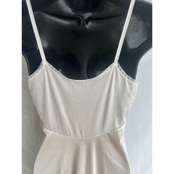Vintage Vanity Fair Cream Nylon Slip Dress Nightgown Size 2 Lace Trim Cottage - Picture 7 of 12